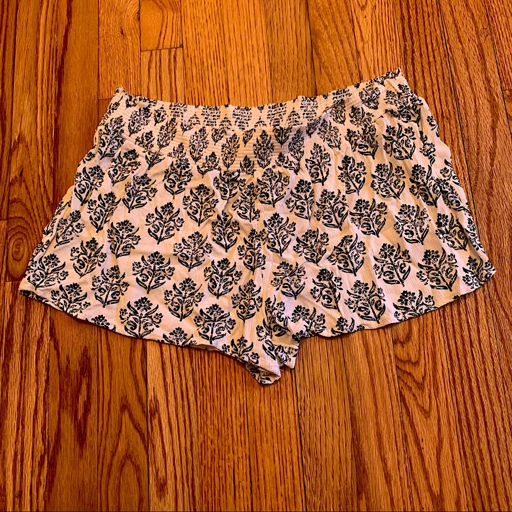 Patterned Stretchy Shorts